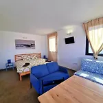 Maar House Affittacamere 3*