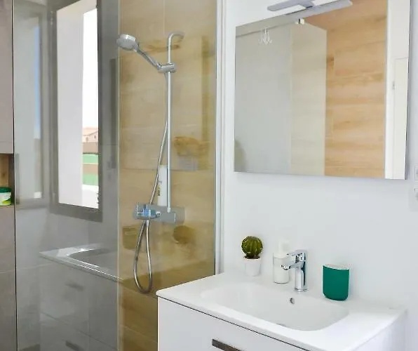 Maar House 3*